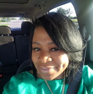 Meet your Posher, Raquel